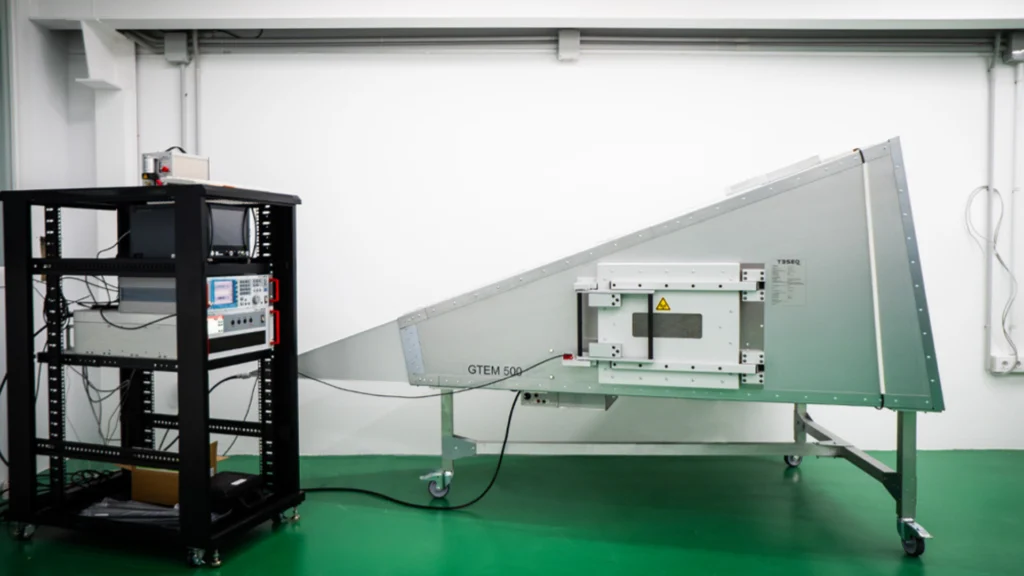 GTEM500 machine in a laboratory on a green floor